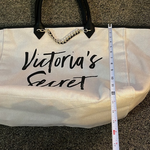 Victoria’s Secret bag - Picture 11 of 12